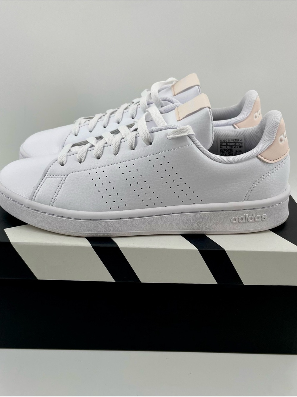Adidas Women’s Advantage Sneakers White Pale Pink Heel Tab with Box 8.5